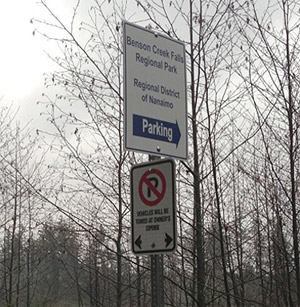 Directional signs at Jameson Rd