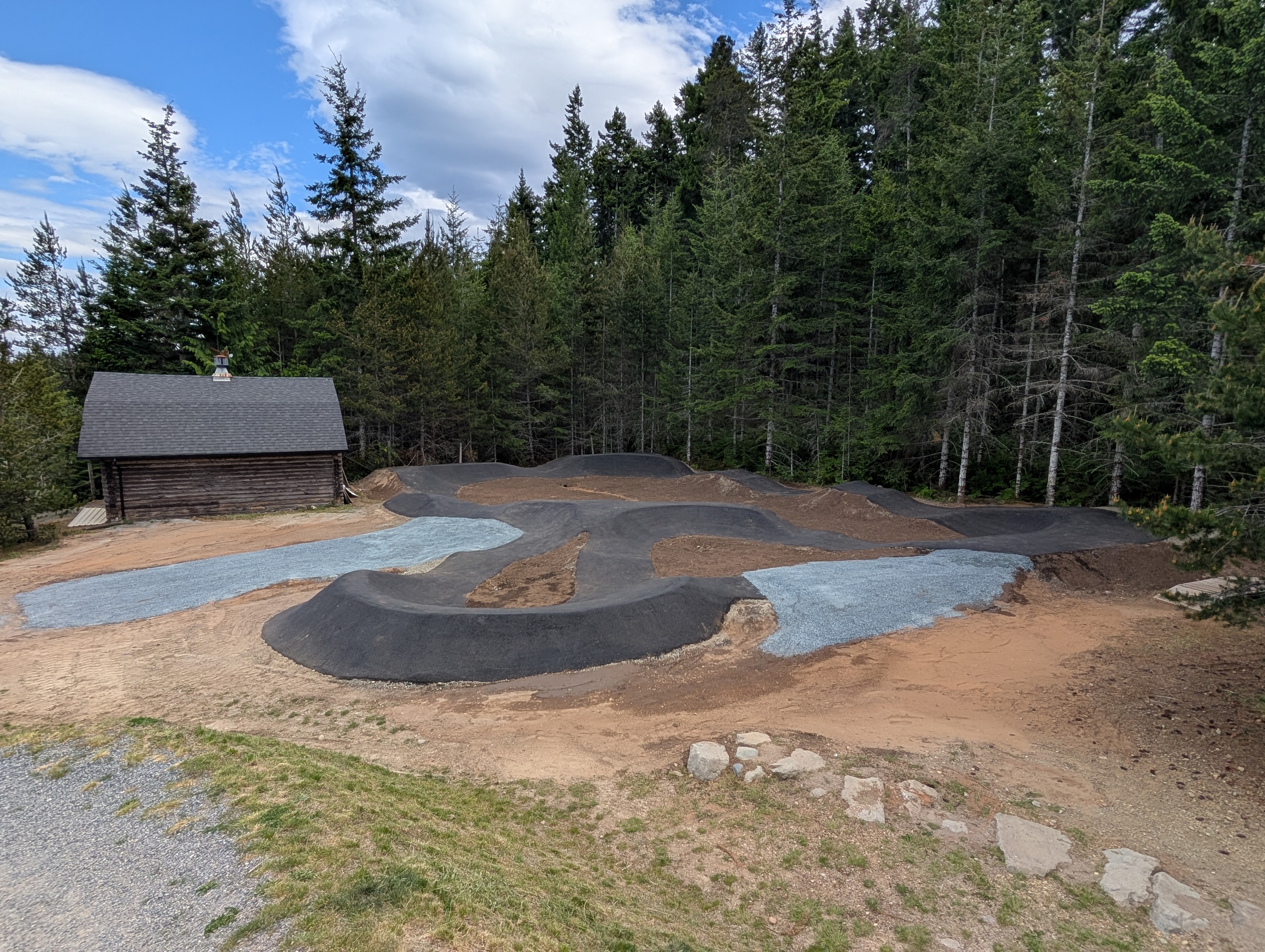 Photo of the new pump track in Lions Community park